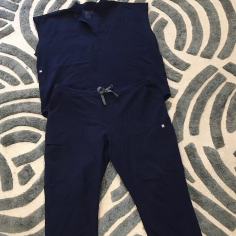 Figs Navy Scrub Top and Scrub Bottom Set L/XL